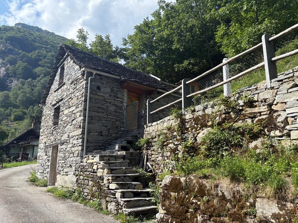 Rustico in pietra a Vergeletto – Charme montano rinnovato in vendita 1