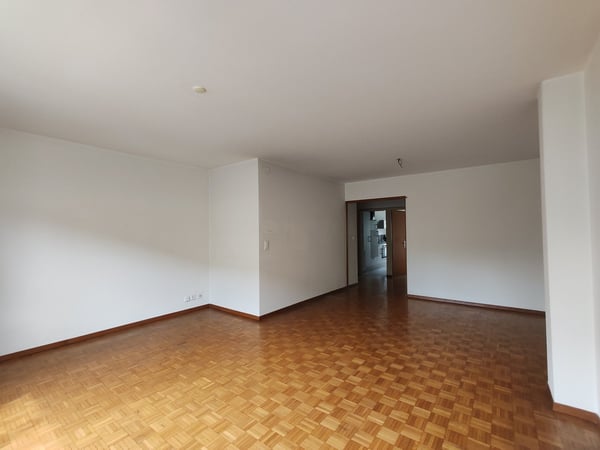 Helle 2-Zimmer-Wohnung mit Balkon an der Bäumlihofstrasse in Basel 2