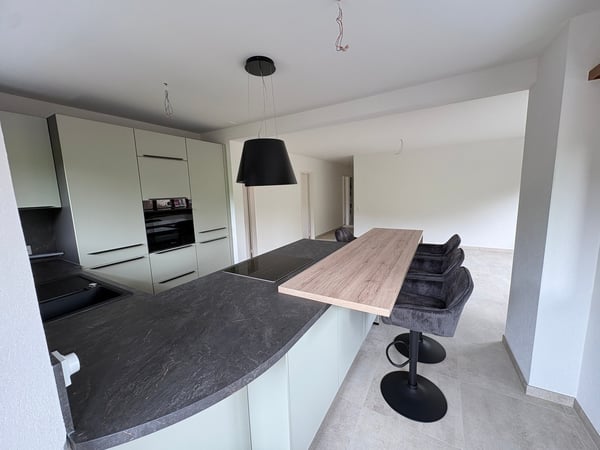 Erstbezug nach Renovation – Helle 4.5-Zimmer-Wohnung mit zwei sonnigen Balkonen 8