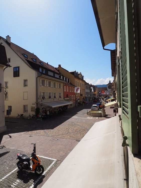 Zu vermieten eine Grosszügige 6.5 Zimmer Duplex-/Maisonette-Wohnung im Stedtli Laufen. 1