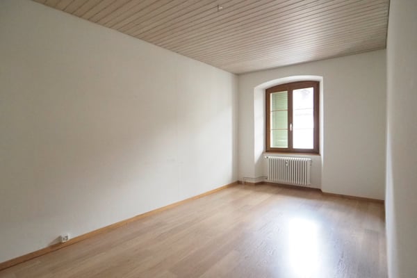 Zu vermieten eine Grosszügige 6.5 Zimmer Duplex-/Maisonette-Wohnung im Stedtli Laufen. 6
