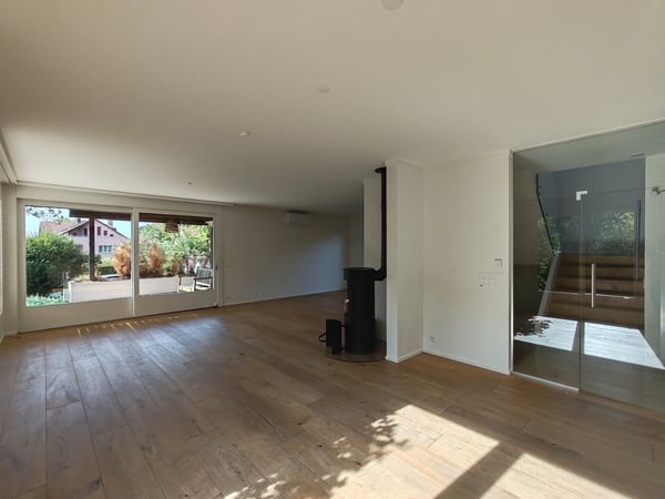 Exklusives 5½-Zimmer-Einfamilienhaus mit Garten, Balkon und Garage in Arlesheim 2