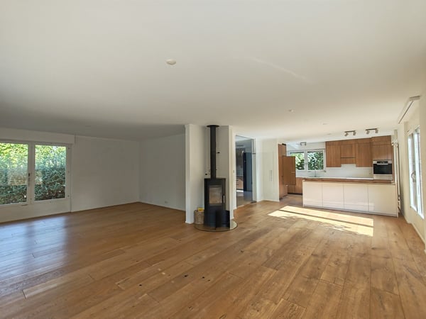 Exklusives 5½-Zimmer-Einfamilienhaus mit Garten, Balkon und Garage in Arlesheim