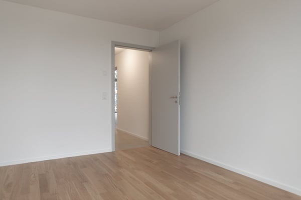Zweitbezug: moderne 4.5 Zimmer- Maisonette Wohnung im Eigentumsstandard mit Sicht ins Grüne 9