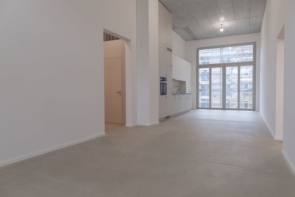 Zweitbezug: moderne 4.5 Zimmer- Maisonette Wohnung im Eigentumsstandard mit Sicht ins Grüne 4