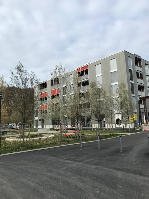 Zweitbezug: moderne 4.5 Zimmer- Maisonette Wohnung im Eigentumsstandard mit Sicht ins Grüne 16