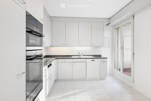 Helle 3.5-Zimmer-Wohnung mit Balkon direkt am Seeufer in Luzern