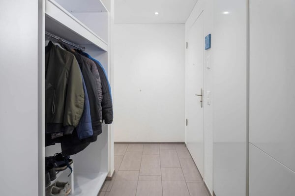 Helle 2.5-Zimmer-Wohnung mit Balkon in Hinwil – sofort verfügbar! 3
