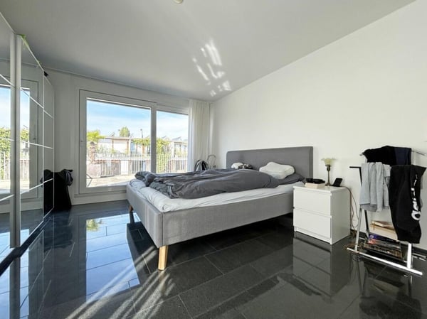 Helle 4.5-Zimmer-Wohnung mit Balkon und Garage in Stäfa