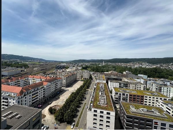 Helle 3.5-Zimmer-Wohnung mit Balkon und Garage in Dietikon 3