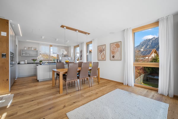 RAFFINIERT UND MODERN: FREISTEHENDES EINFAMILIENHAUS AN RUHIGER LAGE 3