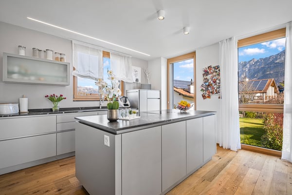 RAFFINIERT UND MODERN: FREISTEHENDES EINFAMILIENHAUS AN RUHIGER LAGE 4