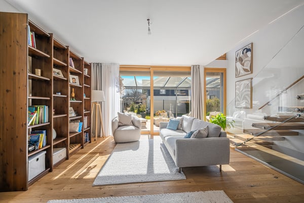 RAFFINIERT UND MODERN: FREISTEHENDES EINFAMILIENHAUS AN RUHIGER LAGE 2