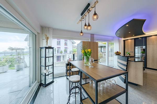 IMPOSANTE VILLA MIT SEE- UND ALPENSICHT 3