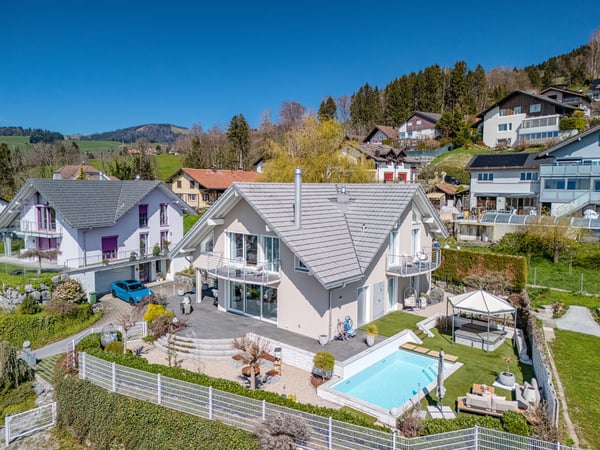 IMPOSANTE VILLA MIT SEE- UND ALPENSICHT 8