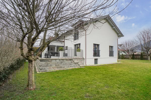 FREISTEHENDES EINFAMILIENHAUS IN BUCHS (SG) – KOMPLETT RENOVIERT 2022 MIT GROSSZÜGIGEM GARTEN 1