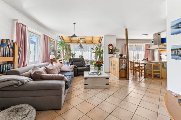 BADEOASIS MIT PALMEN UND POOL 2