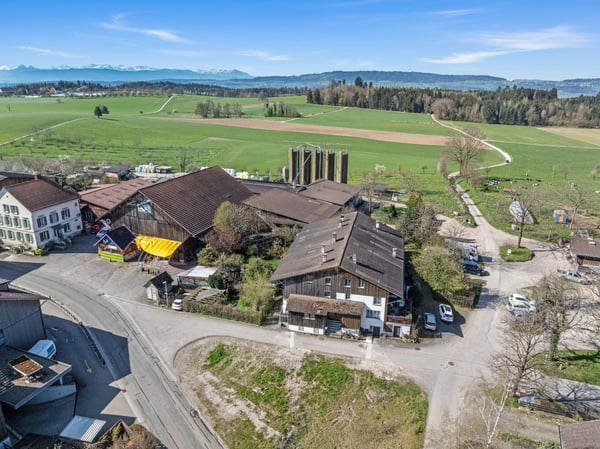 CHARMANTES REIHENEINFAMILIENHAUS MIT SEESICHT UND SCHWEDENOFEN IN PFÄFFIKON 8