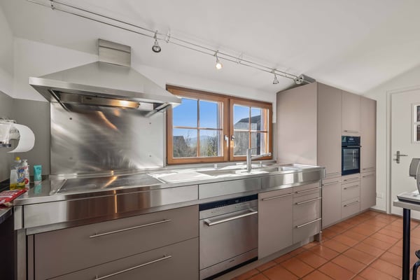 CHARMANTES REIHENEINFAMILIENHAUS MIT SEESICHT UND SCHWEDENOFEN IN PFÄFFIKON 3