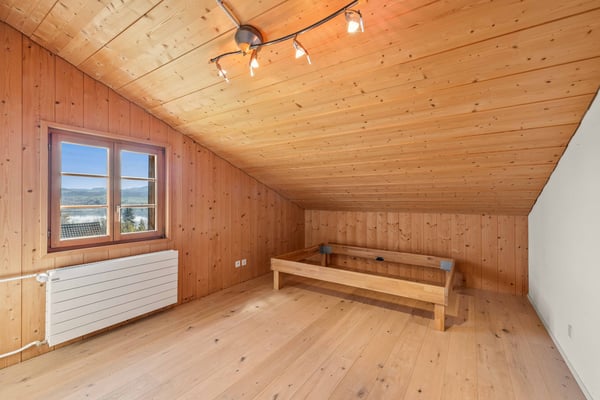 CHARMANTES REIHENEINFAMILIENHAUS MIT SEESICHT UND SCHWEDENOFEN IN PFÄFFIKON 5