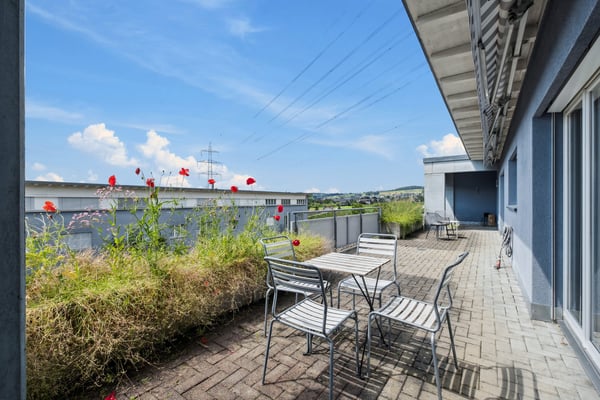 HELLER WOHNBEREICH MIT SCHWEDENOFEN – PENTHOUSE IN BAAR 7