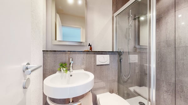 LUXURIÖSES WOHNEN MIT WELLNESS UND NÄHE ZU BERN 7