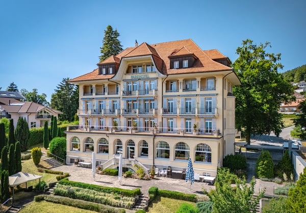 MAJESTÄTISCH ÜBER DEM THUNERSEE - PARKHOTEL OBERHOFEN 1