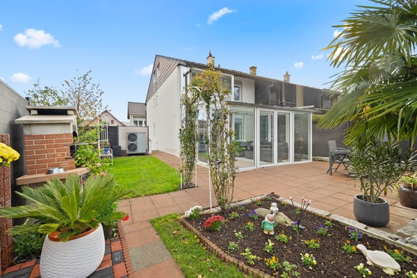 GEPFLEGTES ECKHAUS MIT VIEL GRÜN - IHR RÜCKZUGSORT AN BESTER LAGE 1