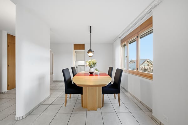 GEPFLEGTES DOPPELEINFAMILIENHAUS AN PRIVILEGIERTER HANGLAGE 3