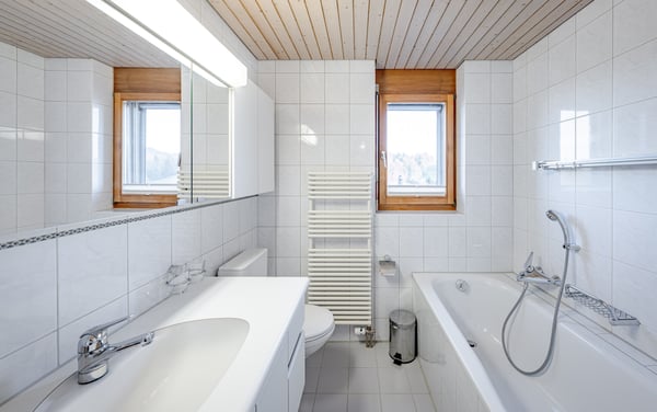 GEPFLEGTES DOPPELEINFAMILIENHAUS AN PRIVILEGIERTER HANGLAGE 6