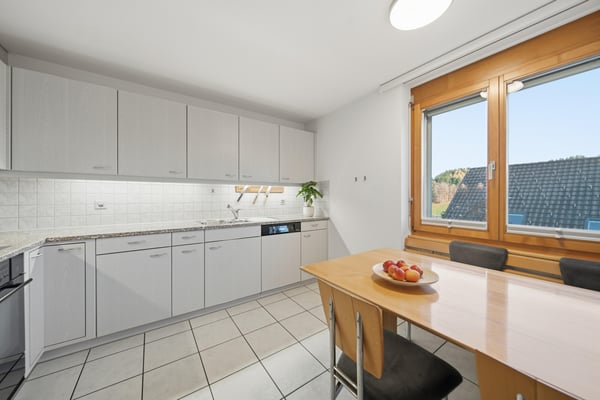 GEPFLEGTES DOPPELEINFAMILIENHAUS AN PRIVILEGIERTER HANGLAGE 4