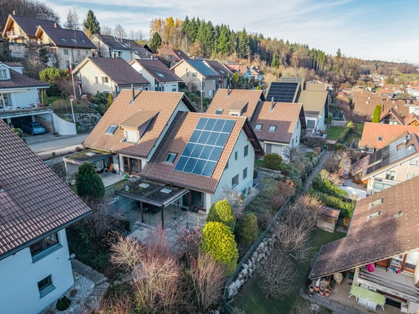 GEPFLEGTES DOPPELEINFAMILIENHAUS AN PRIVILEGIERTER HANGLAGE 8