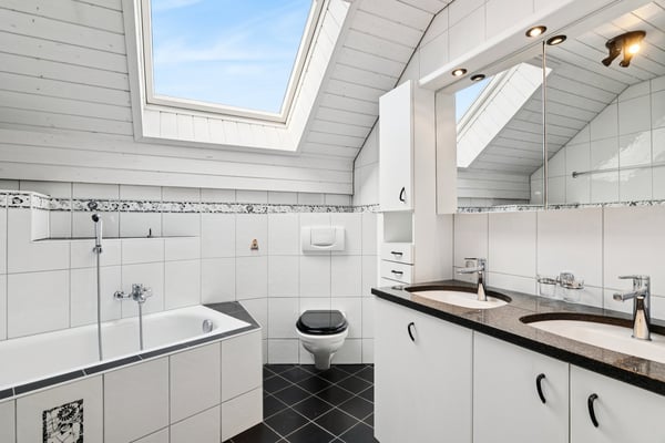 CHARMANTE LIEGENSCHAFT MIT VIEL PLATZ 6