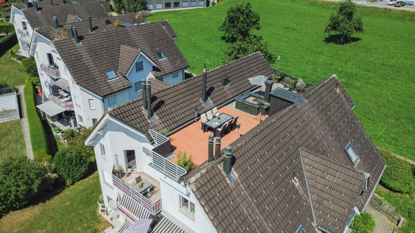 GROSSZÜGIGE DACHWOHNUNG MIT TRAUMTERRASSE UND VIEL PRIVATSPHÄRE 1