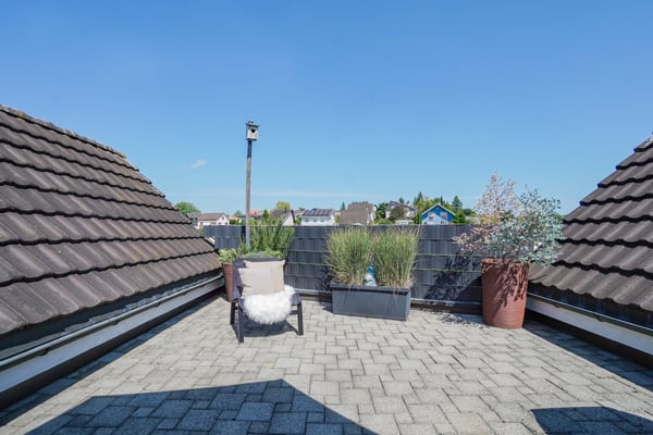 GROSSZÜGIGE DACHWOHNUNG MIT TRAUMTERRASSE UND VIEL PRIVATSPHÄRE 8