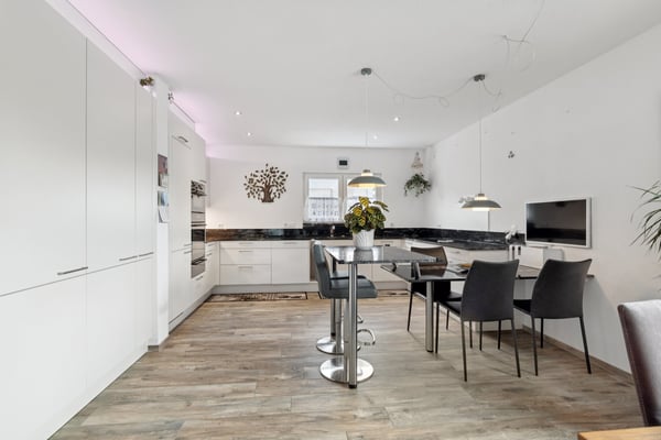 MODERNE GARTENWOHNUNG MIT 200M² WOHNFLÄCHE 1