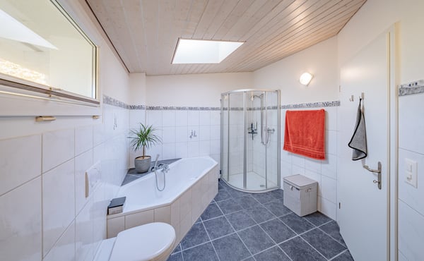 MODERNES, KOMPAKTES UND FREISTEHENDES EINFAMILIENHAUS 6