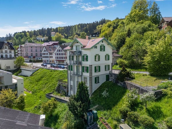 HISTORISCHES MEHRFAMILIENHAUS MIT BODENSEEBLICK 7