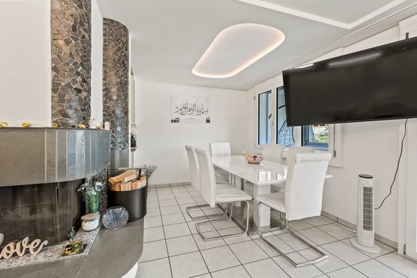 ILLNAU: 4.5-ZIMMER MIT WINTERGARTEN & GARAGE 2