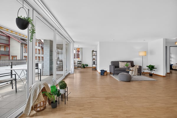 EXKLUSIVE 4.5-ZIMMER-WOHNUNG MIT GROSSZÜGIGEM RAUMGEFÜHL 1