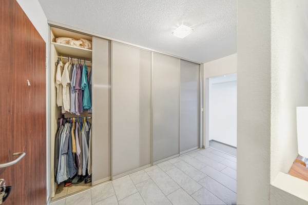 CHARMANTE 2.5-ZIMMER-WOHNUNG MIT WINTERGARTEN 4