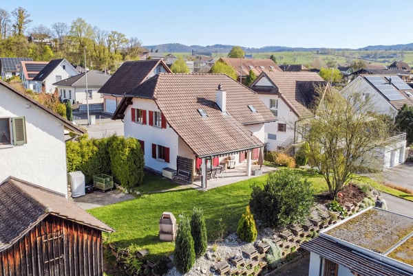 FAIR IM PREIS, FREISTEHEND UND GEPFLEGT - 5.5 ZIMMER EINFAMILIENHAUS 1