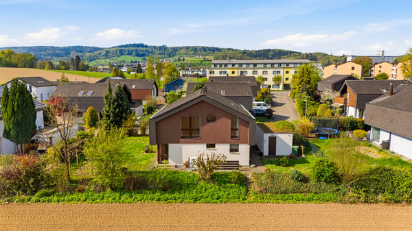 CHARME UND RUHE - FREISTEHENDES EINFAMILIENHAUS IN DOTTIKON 1