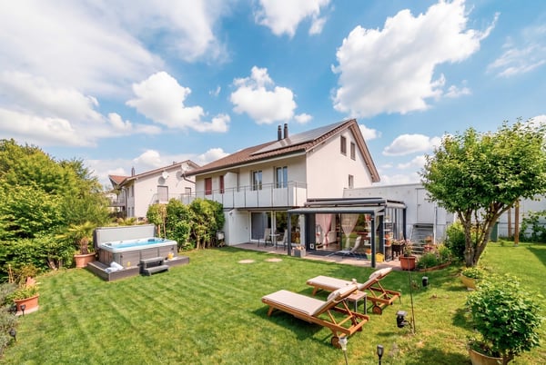 VERLÄSSLICH UND GEPFLEGT - 5.5 ZIMMER DOPPELEINFAMILIENHAUS 1