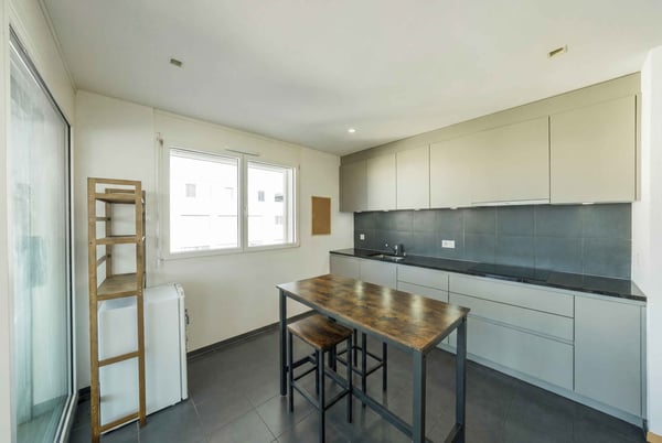 SEE- UND BERGSICHT AN DER RIVIERA - MODERNE 4.5 ZIMMER WOHNUNG 2