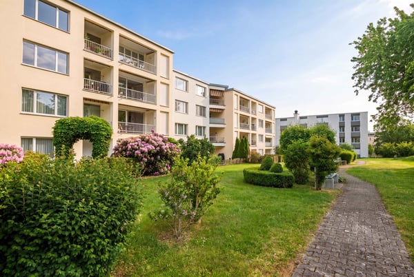 RASSIGE UND BESTENS UNTERHALTENE 3.5 ZIMMER WOHNUNG 7