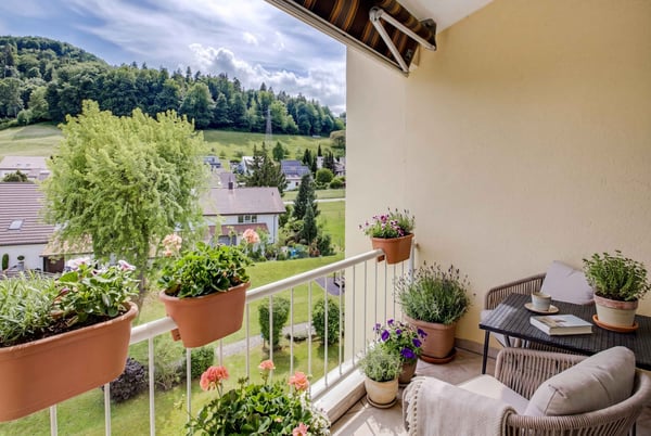 RASSIGE UND BESTENS UNTERHALTENE 3.5 ZIMMER WOHNUNG 6