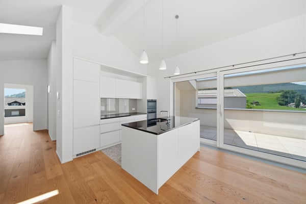 HOCHWERTIGE 3.5 ZIMMER DACHWOHNUNG MIT FERNSICHT 3