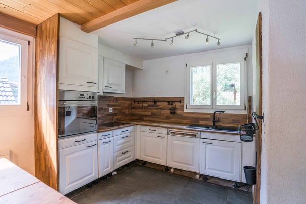 8.5 ZIMMER HAUSHÄLFTE MIT EINLIEGERWOHNUNG IN DEN BERNER ALPEN 3