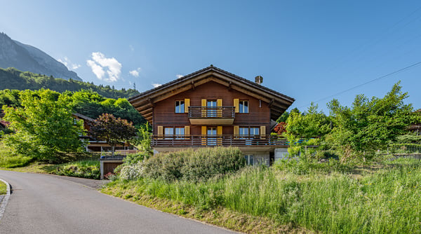 PRÄCHTIGE AUSSICHTEN IN ISELTWALD - SCHMUCKES CHALET OBERHALB VOM BRIENZERSEE 2